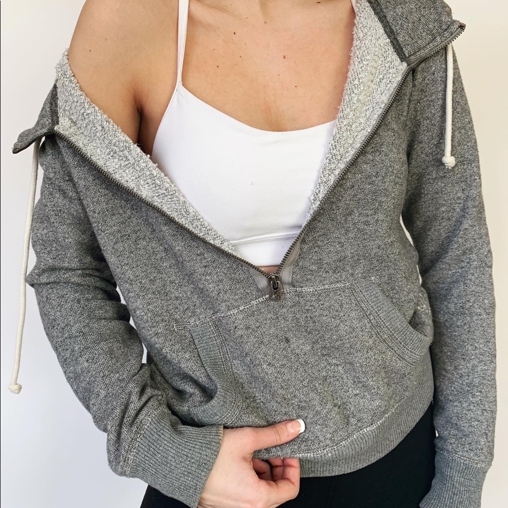 Cropped grey sweatshirt